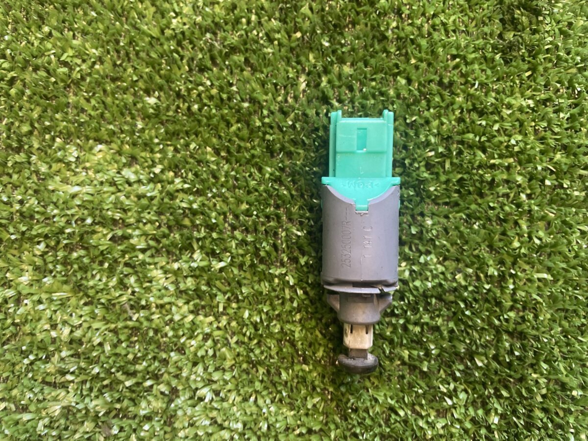 Датчик положення педалі зчеплення Renault Megane III (2008-2016) 253250007R