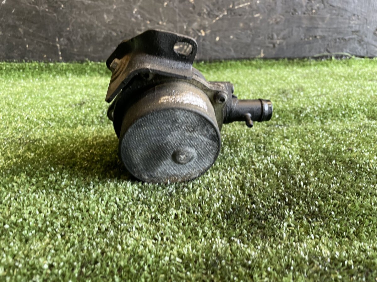 Насос вакуумний Renault Scenic II (2003-2009) 8201005306