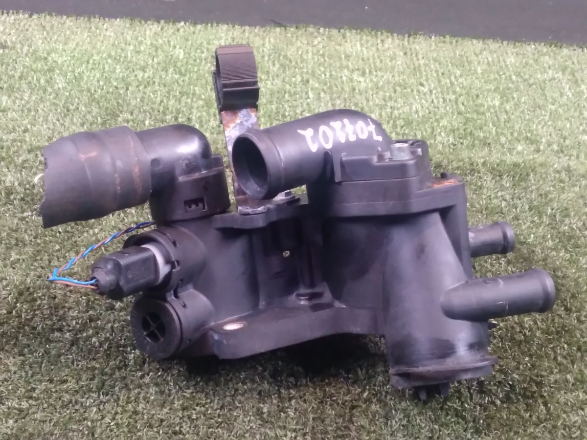 Корпус термостата Skoda Fabia I (1999-2007) 032121111AP