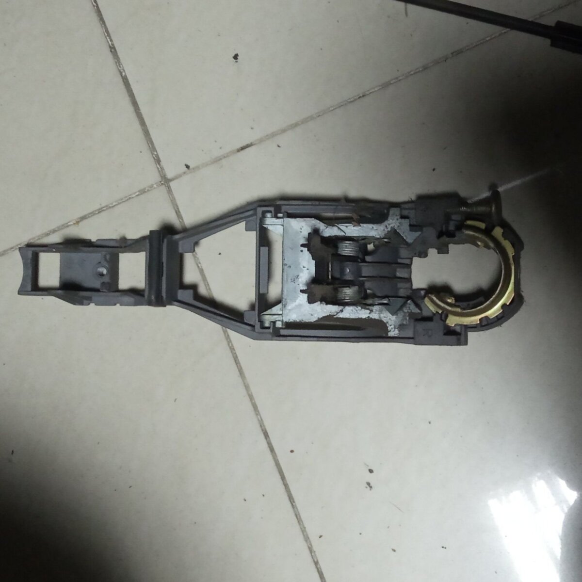 тримач зовнішньої ручки дверей, передніх лівих; тримач зовнішньої ручки дверей, передньої лівої Skoda Octavia I (1996-2010) 3B0837885