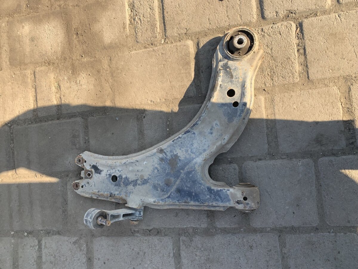 Важіль передньої підвіски нижній Skoda Octavia I (1996-2010) 1J0407151C