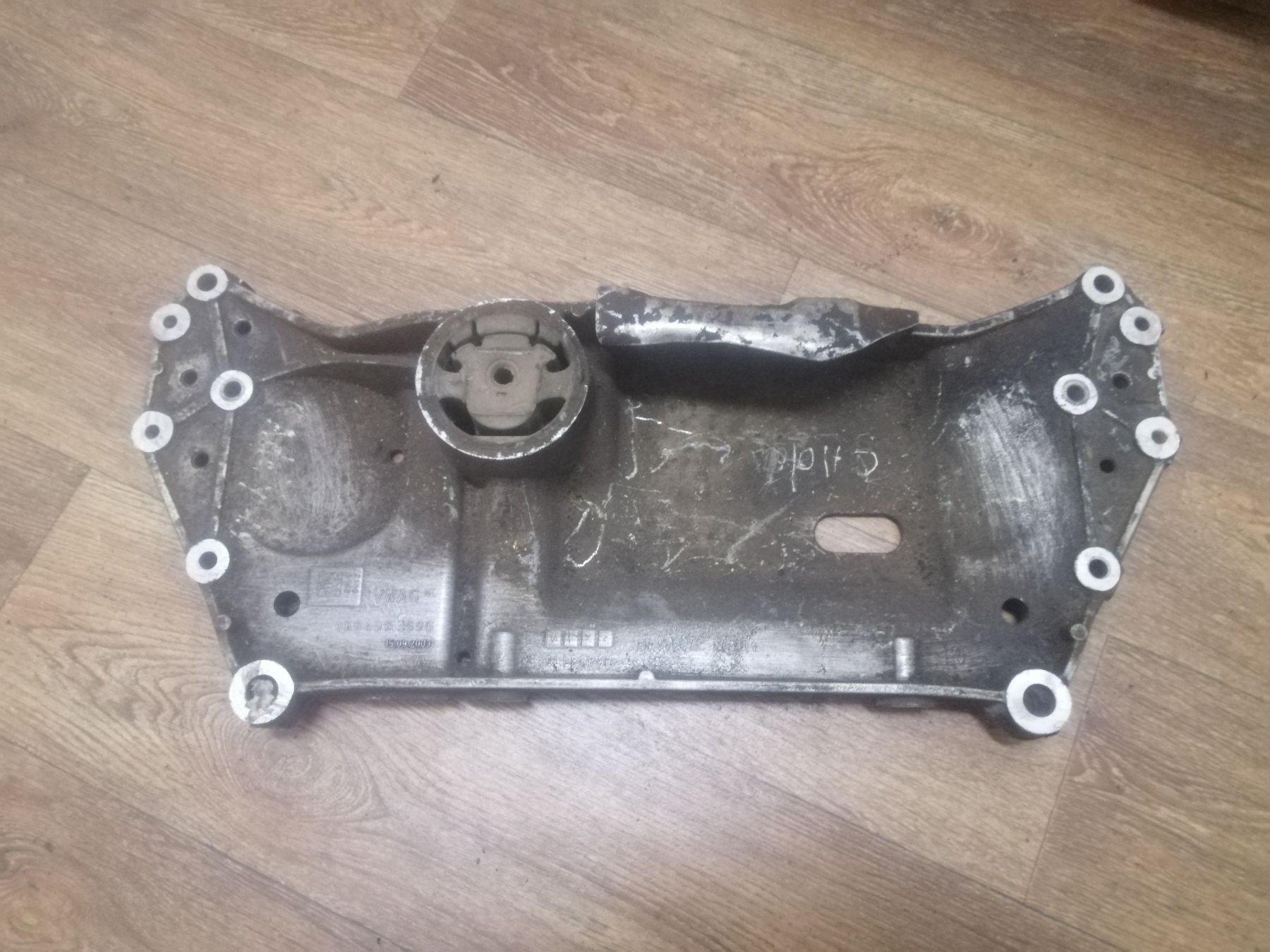 Балка передньої підвіски  гола Skoda Octavia II (2004-2013) 1K0199369G