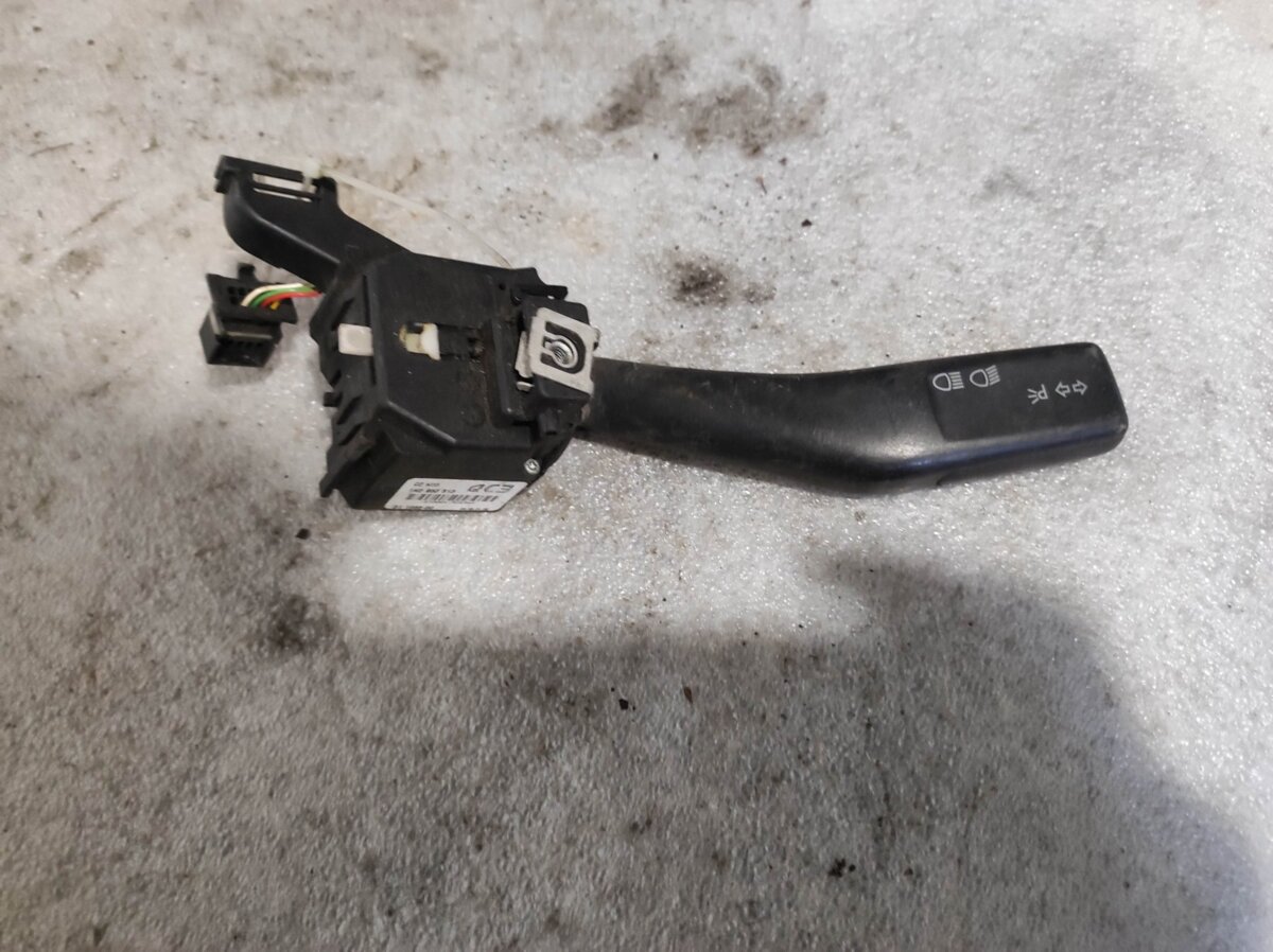 перемикач підрульовий, лівий Volkswagen Caddy III (2004-2015) 1K0953513