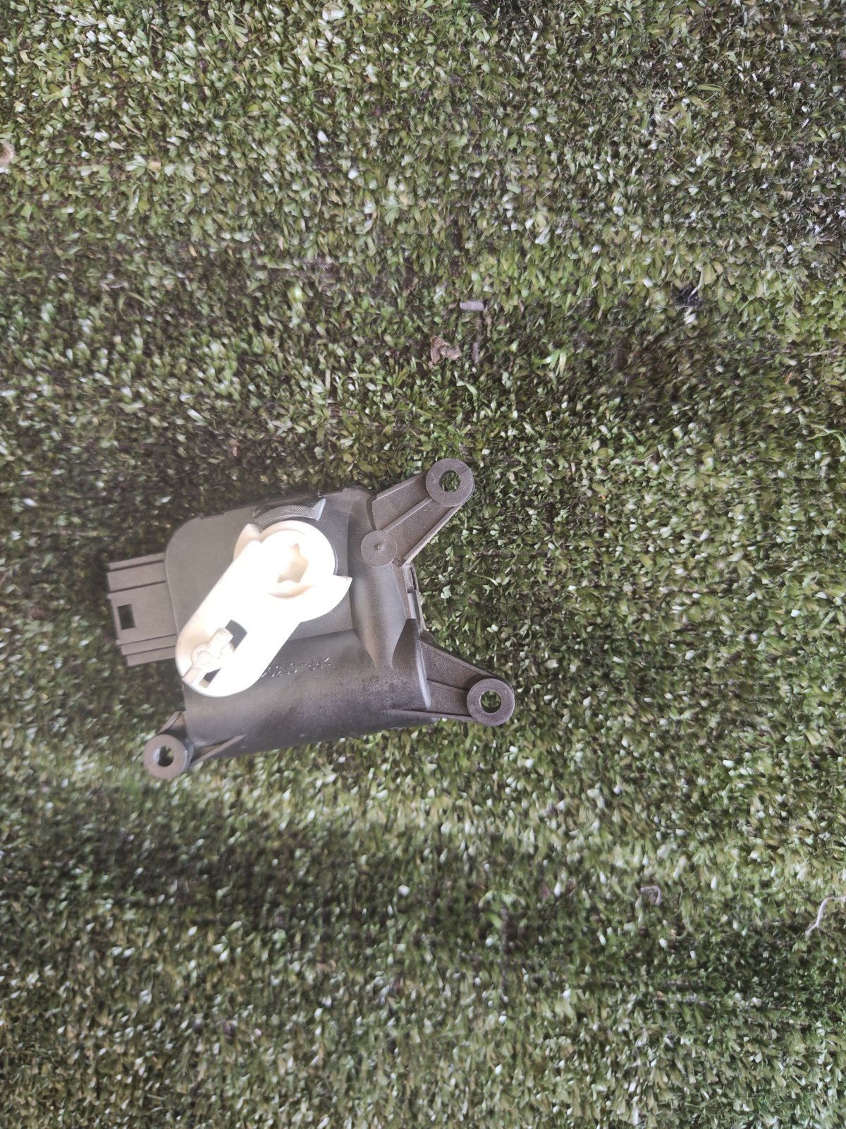 Привід заслонки пічки Volkswagen Caddy III (2004-2015),Golf IV (1997-2006),Golf V (2003-2009),Golf VI (2008-2012),Touran I (2003-2010) 1K1907511C