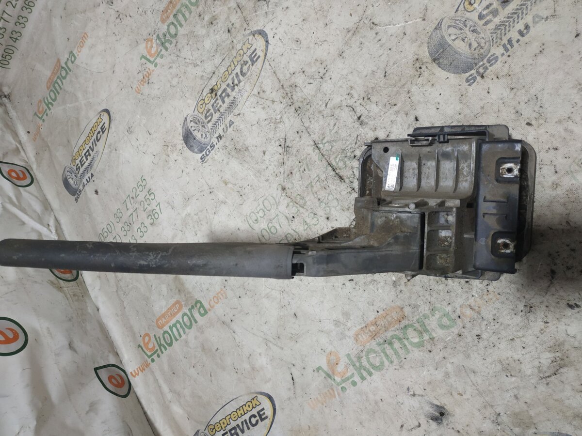 важіль ручника; важіль ручного гальма; привід гальма стоянки (управління ручним гальмом; Ручник) Volkswagen Caddy III (2004-2015) 1T1711303E