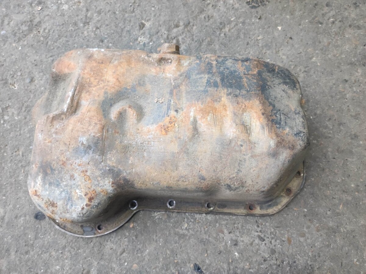 Масляний піддон Volkswagen Golf II 1983-1992 051103601