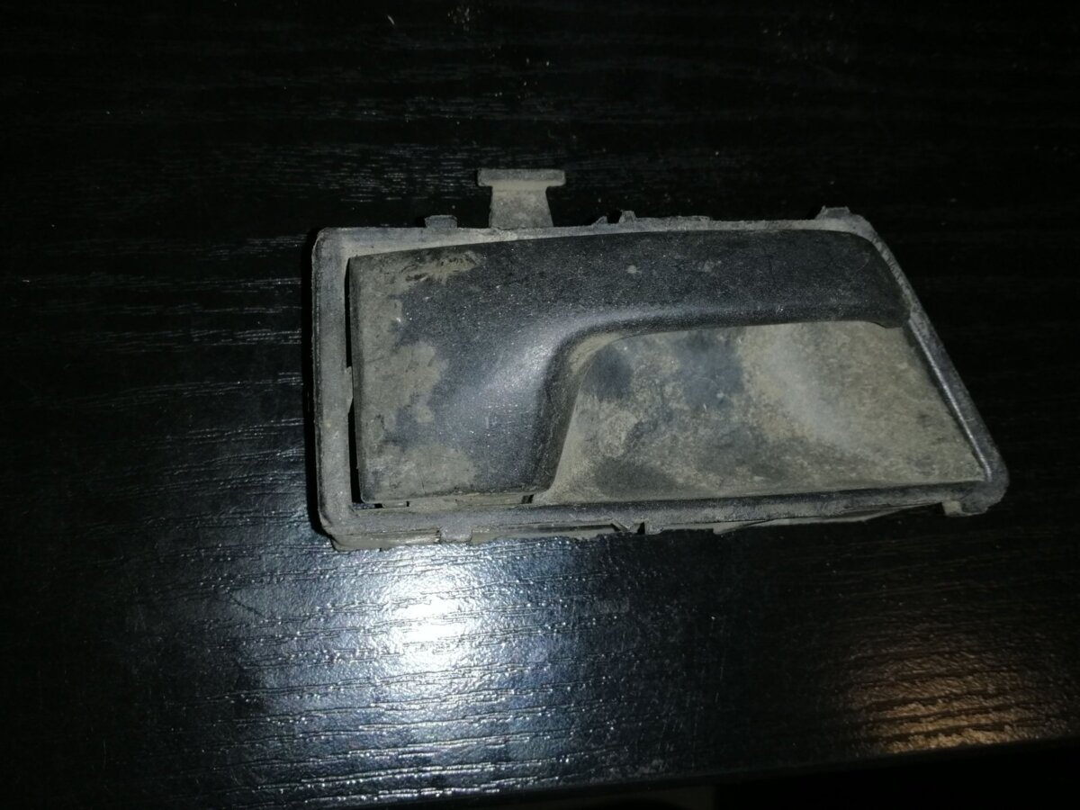 Ручка дверей передня внутрішня права Volkswagen Golf II 1983-1992 321837236A