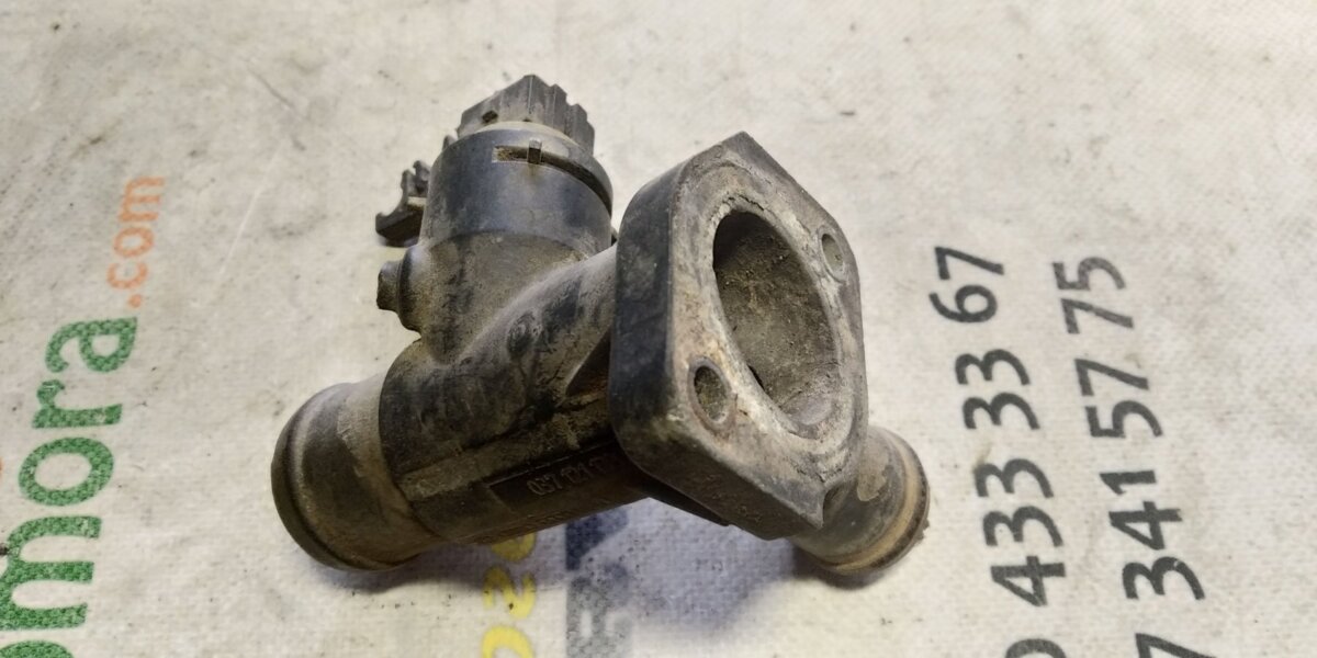 Фланець охолоджуючої рідини Volkswagen Golf III (1991-1999) 037121133E