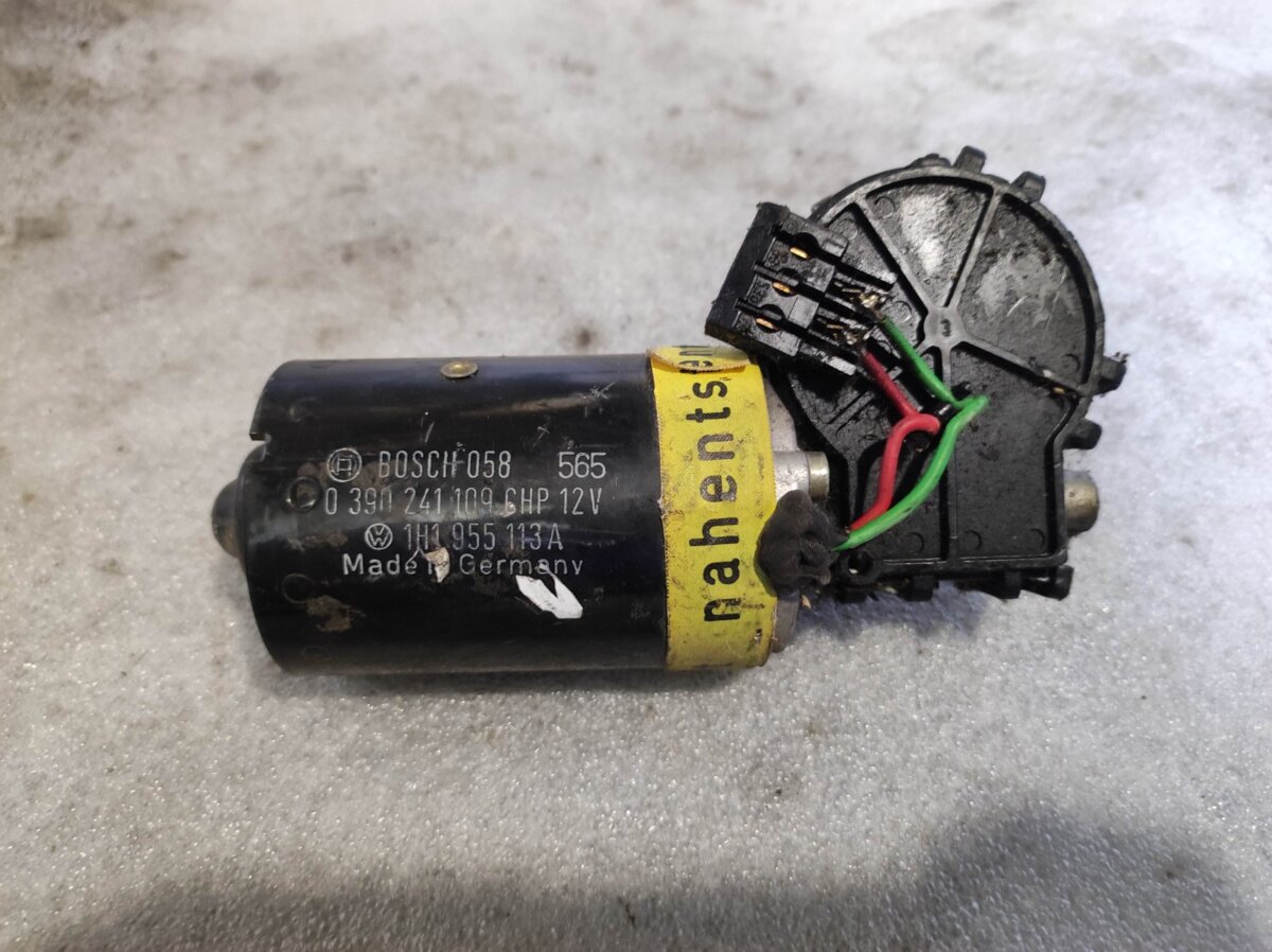 Моторчик склоочисника  передній Volkswagen Golf III (1991-1999) 1H1955113A