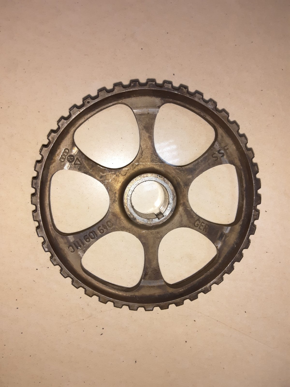 шестерня проміжного вала Volkswagen Golf III (1991-1999) 049109111C