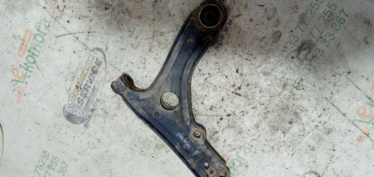 важіль передньої підвіски нижній, лівий/правий; стійки і важелі підвіски Volkswagen Golf III (1991-1999) 1J0407151C