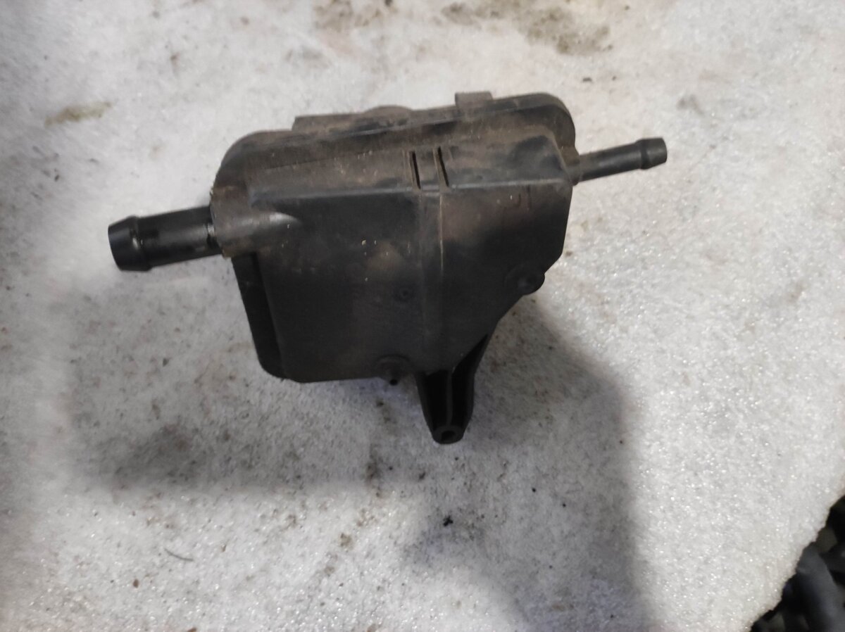 Бачок насоса гідропідсилювача Volkswagen Golf IV (1997-2006) 1J0422371C