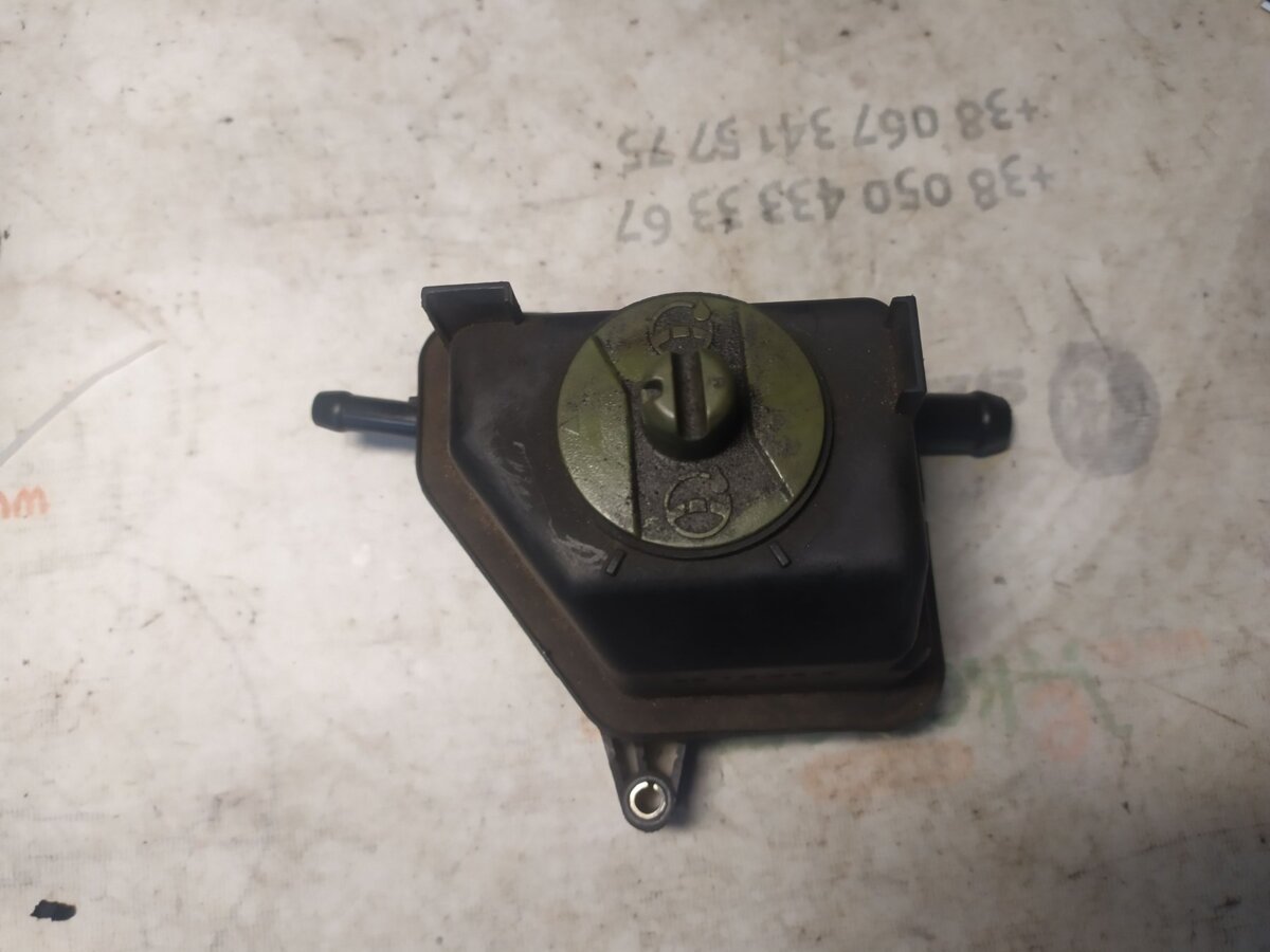 бак масляний; бачки запасні (для масла; Бачок і трубопроводи; Бачок насоса гпр; Гачок ГПР; Бачок насосу гідропідсилювача керма) Volkswagen Golf IV (1997-2006) 1J0422371C