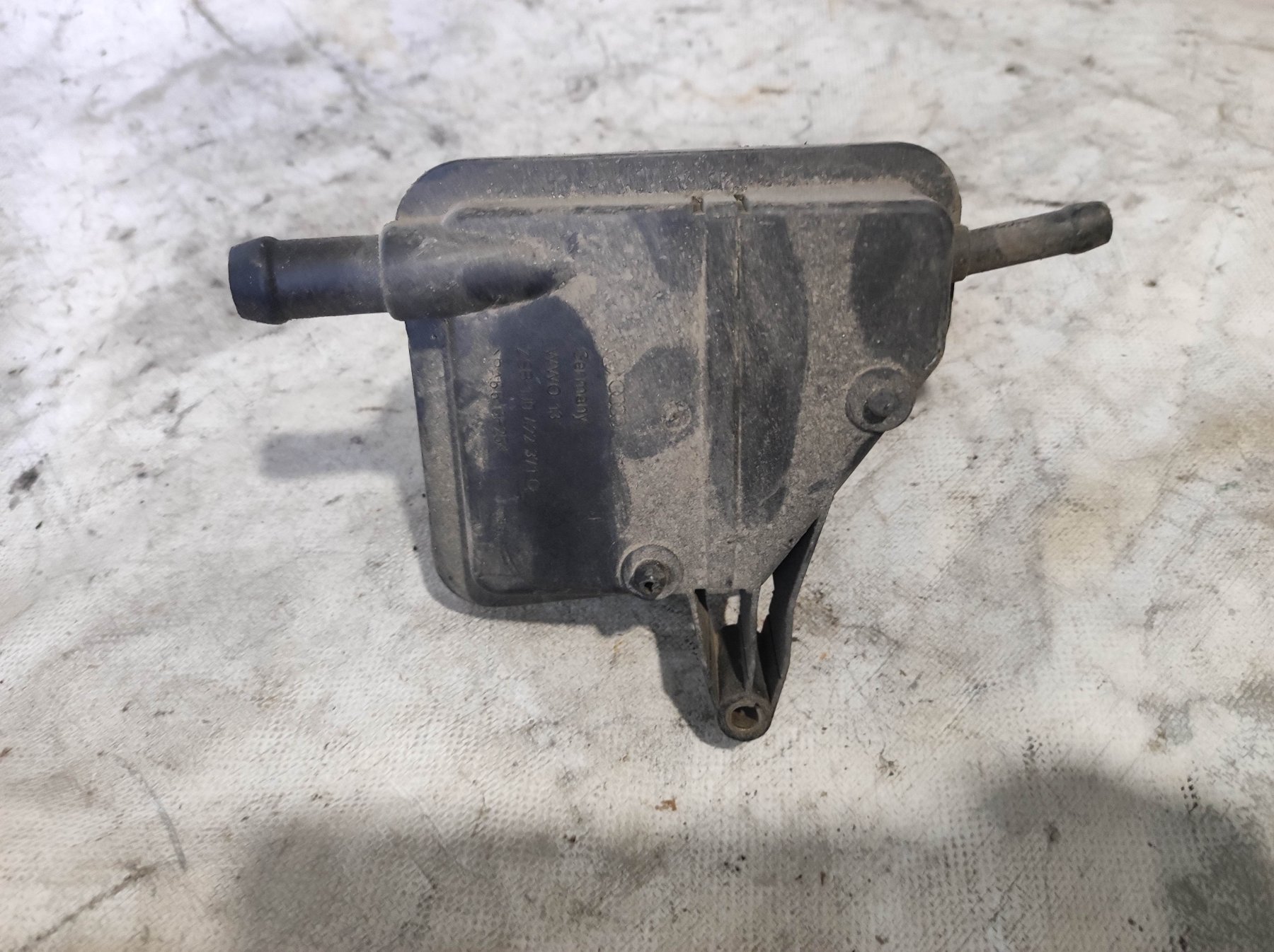 бак масляний; бачки запасні (для масла; Бачок і трубопроводи; Бачок насоса гпр; Гачок ГПР; Бачок насосу гідропідсилювача керма) Volkswagen Golf IV (1997-2006) 1J0422371C