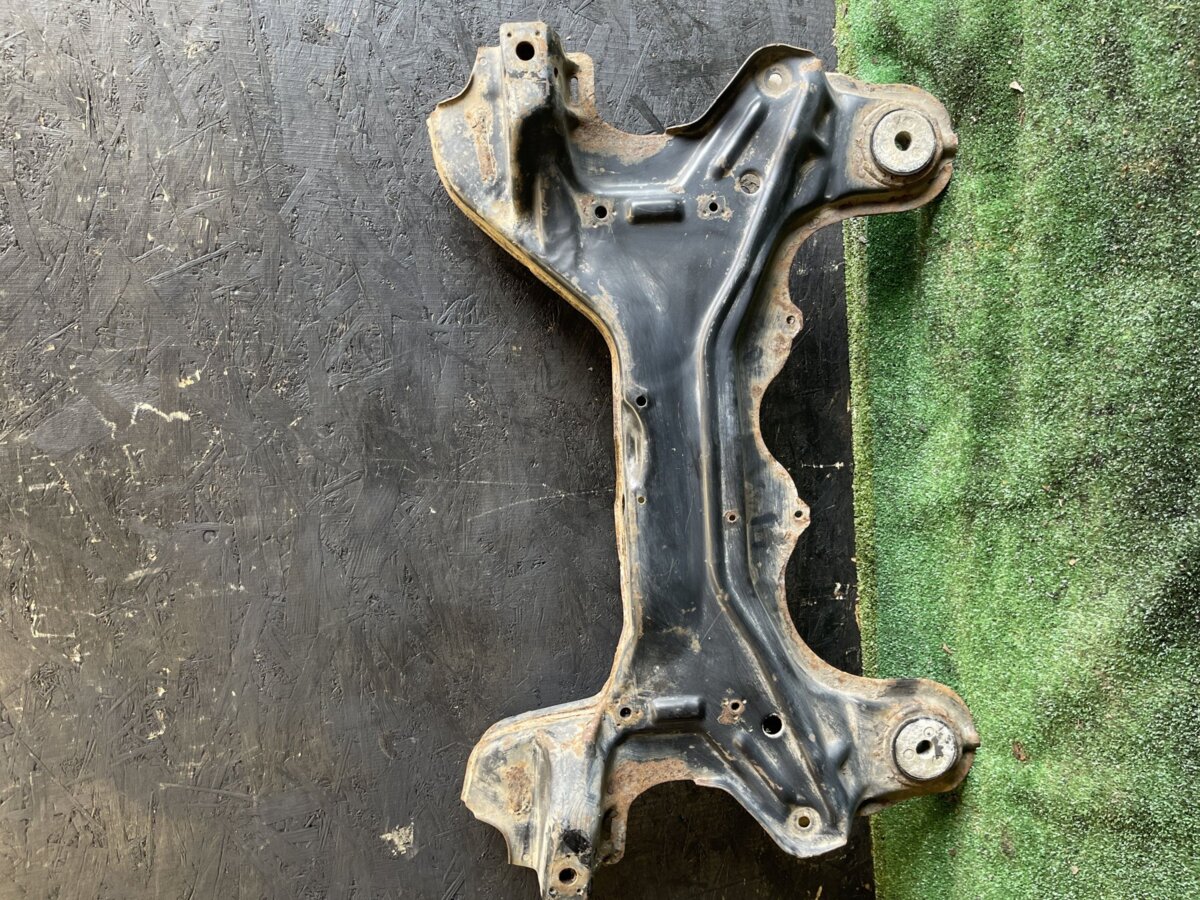 Балка передньої підвіски (підрамник) Volkswagen Golf IV (1997-2006) 1J0199313M