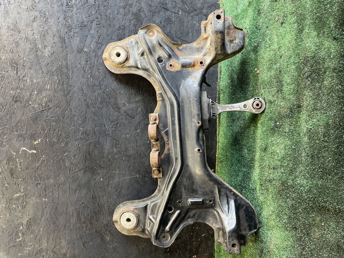 Балка передньої підвіски (підрамник) Volkswagen Golf IV (1997-2006) 1J0199313M