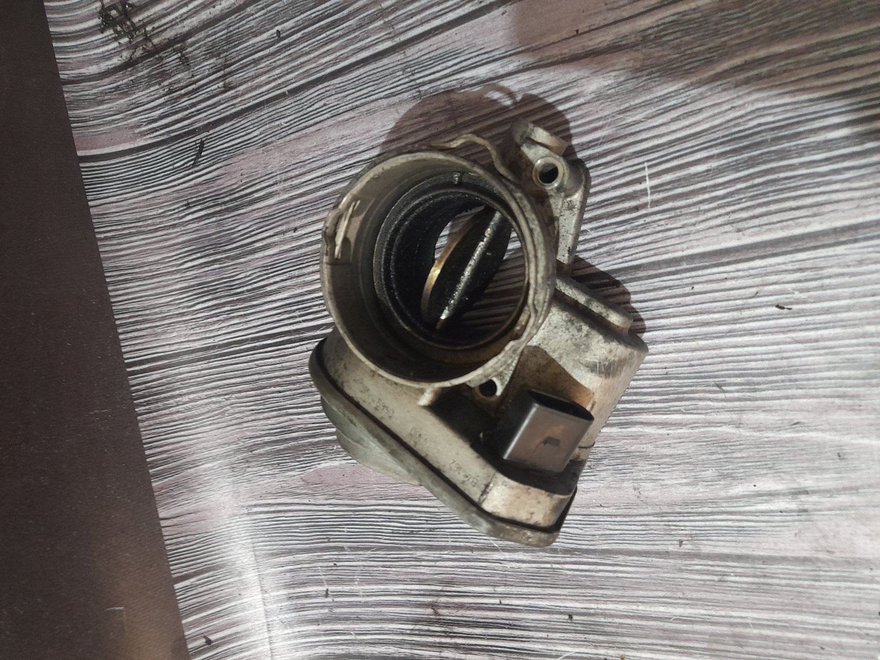 блок дросельної заслінки; заслінка повітряна; дросільна заслінка в зборі Audi,Volkswagen A3 8P (2003-2012),Golf IV (1997-2006) 038128063G