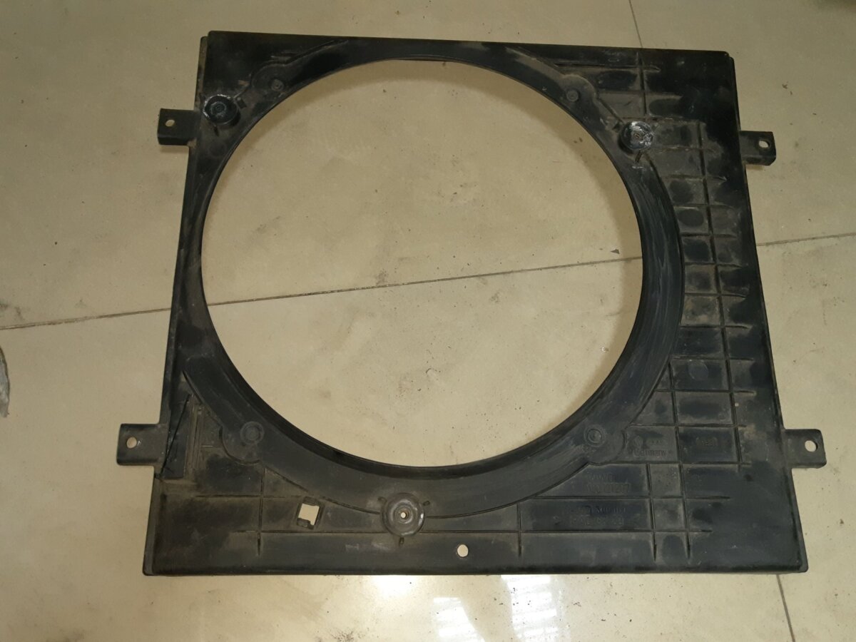 дифузор (кожух радіатора охолодження Volkswagen Golf IV (1997-2006) 1J0121207