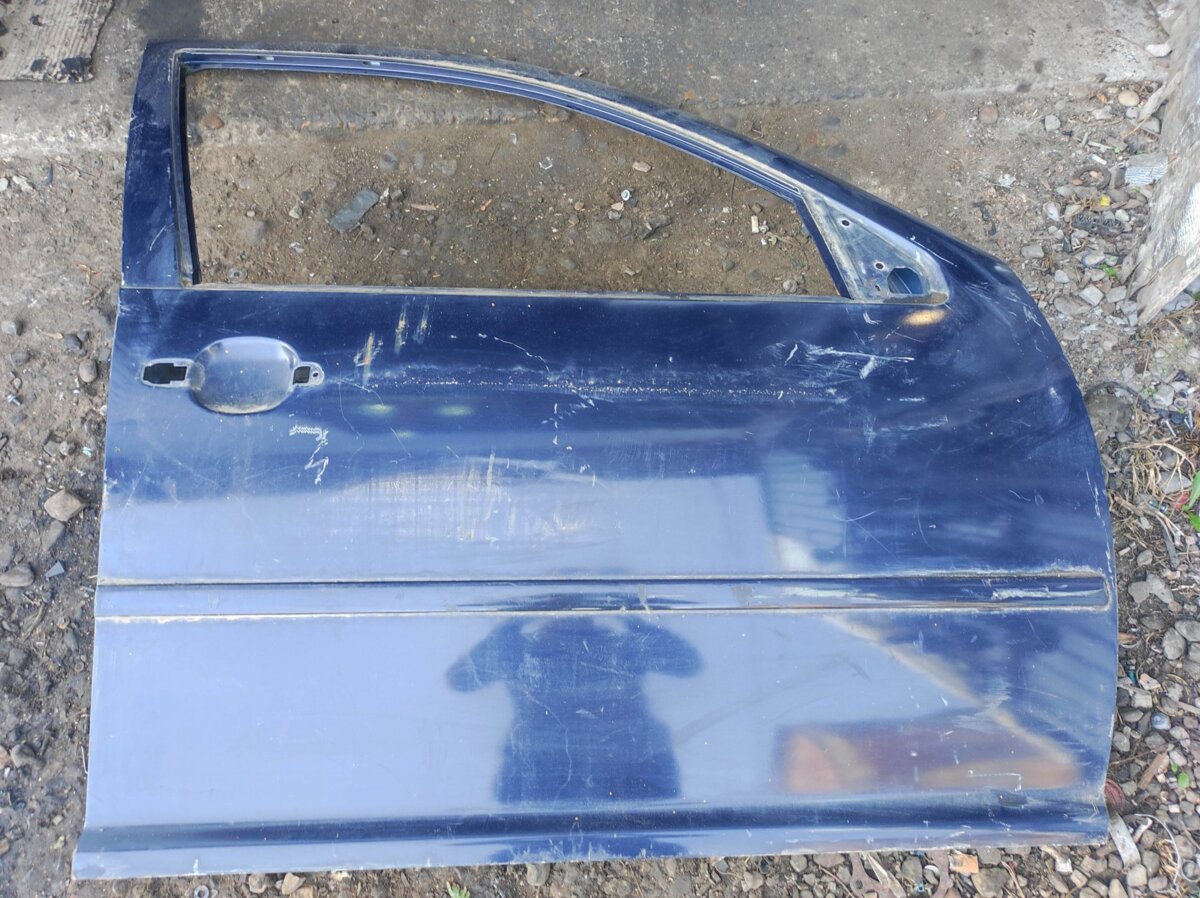 двері (передні кабіни в зборі; Двері передні, праві; Пасажирські передні двері) Volkswagen Golf IV (1997-2006) 1J4831056H