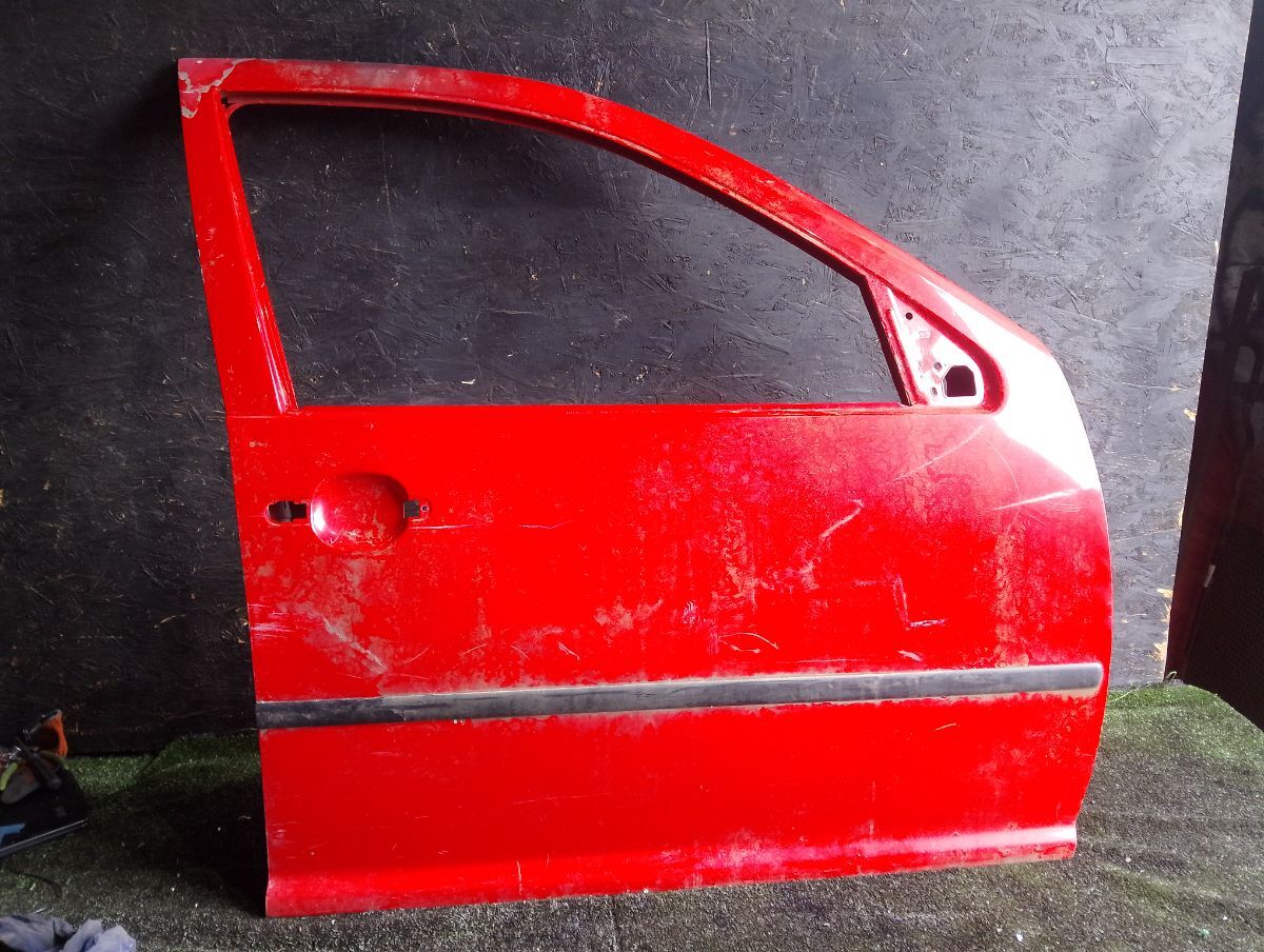 Двері передні праві Volkswagen Golf IV (1997-2006) 1J4831056H