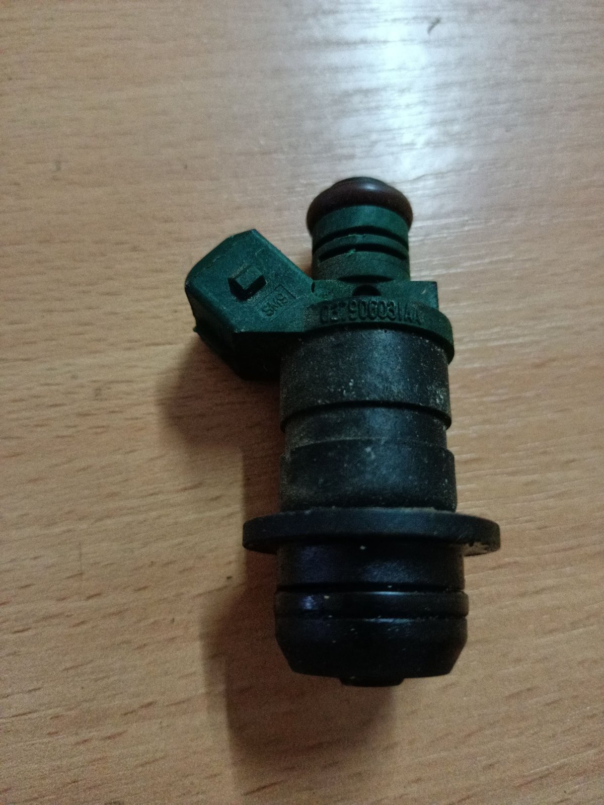 Форсунка вприскування палива Volkswagen Golf IV (1997-2006) 037906031AA