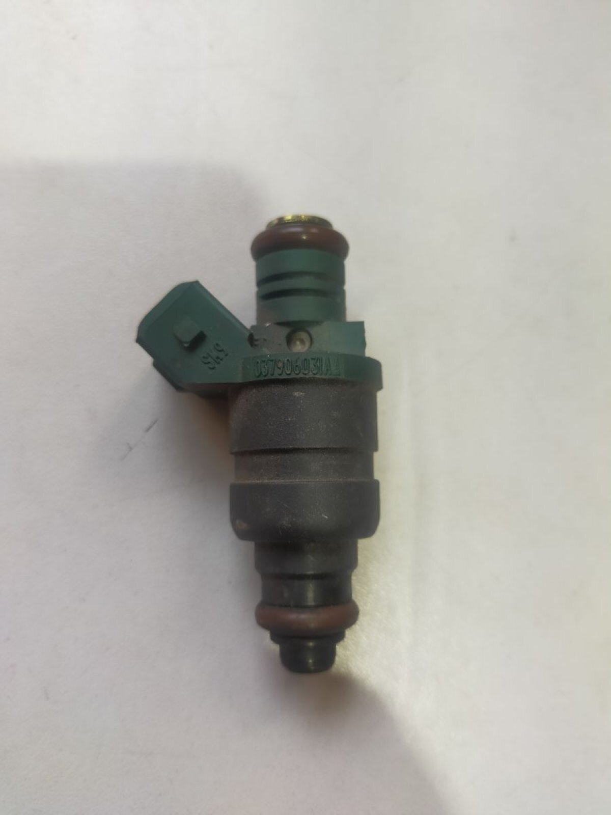 Форсунка вприскування палива Volkswagen Golf IV (1997-2006) 037906031AA