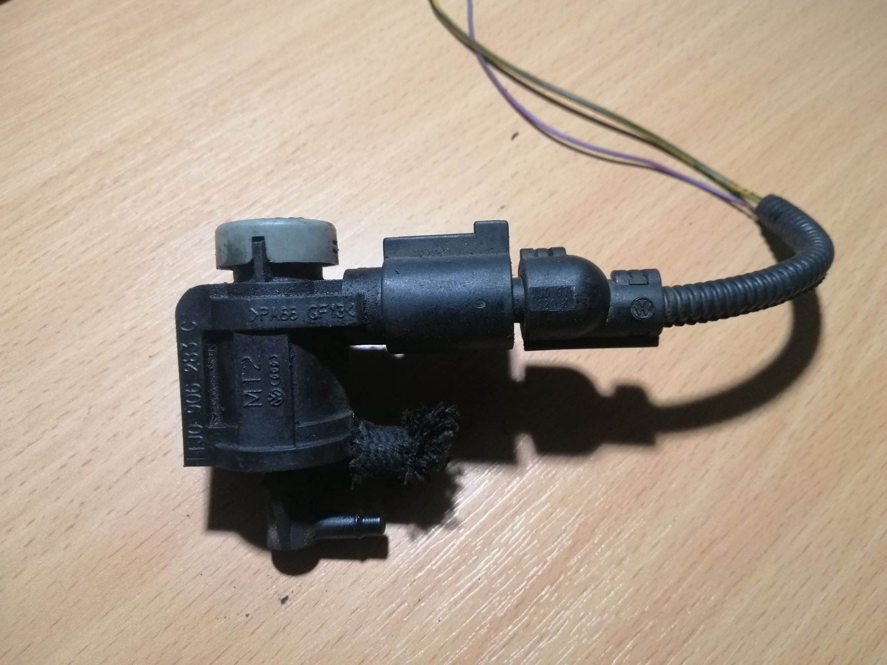 Клапан электромагнитный (вакуумный) Volkswagen Golf IV (1997-2006) 1J0906283C