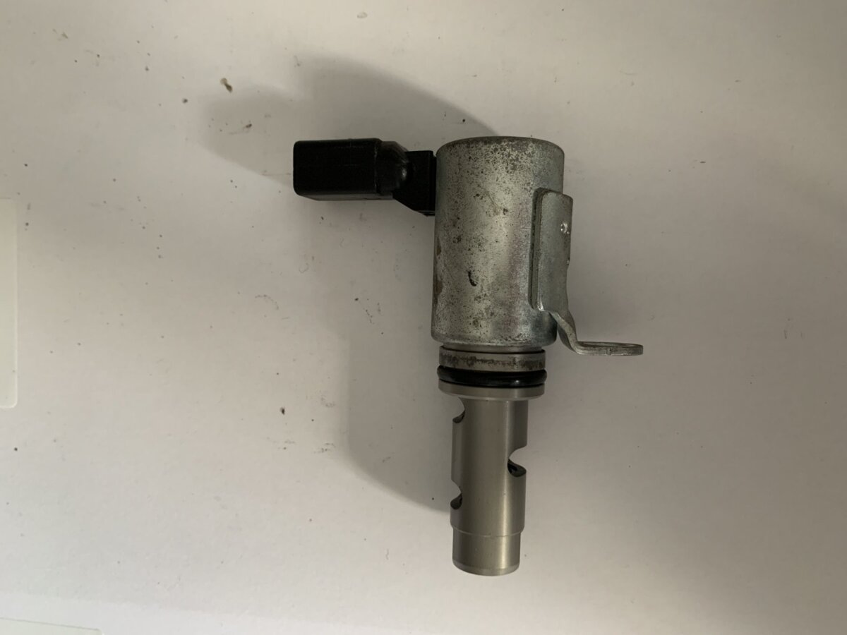 Клапан фазорегулятора Volkswagen Golf IV (1997-2006) 03C906455A