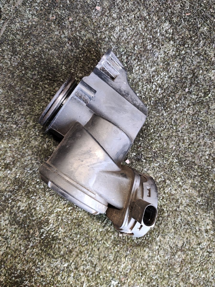 Клапан вентиляції картерних газів Volkswagen Golf IV (1997-2006) 036103464AD