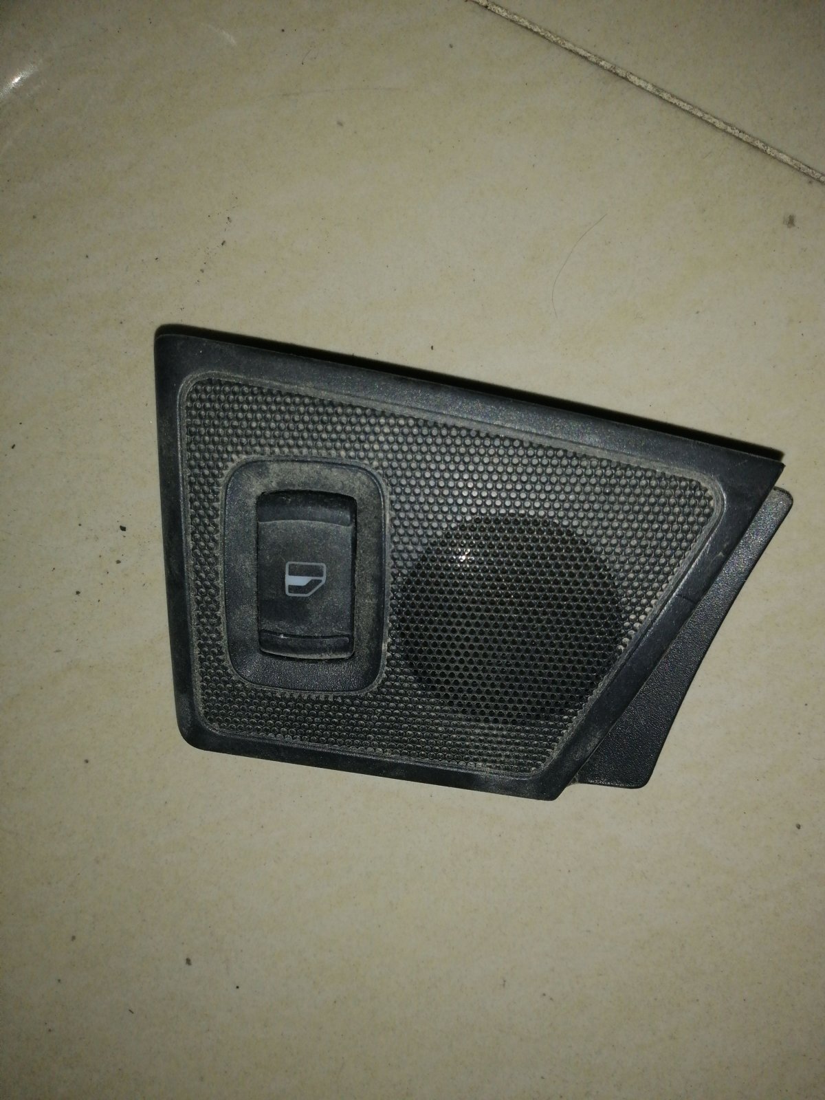 кнопка підйомника задніх стекол; кнопка підйомника заднього скла; кнопка вмикання двигуна склопідіймача задня Volkswagen Golf IV (1997-2006) 3B0959855