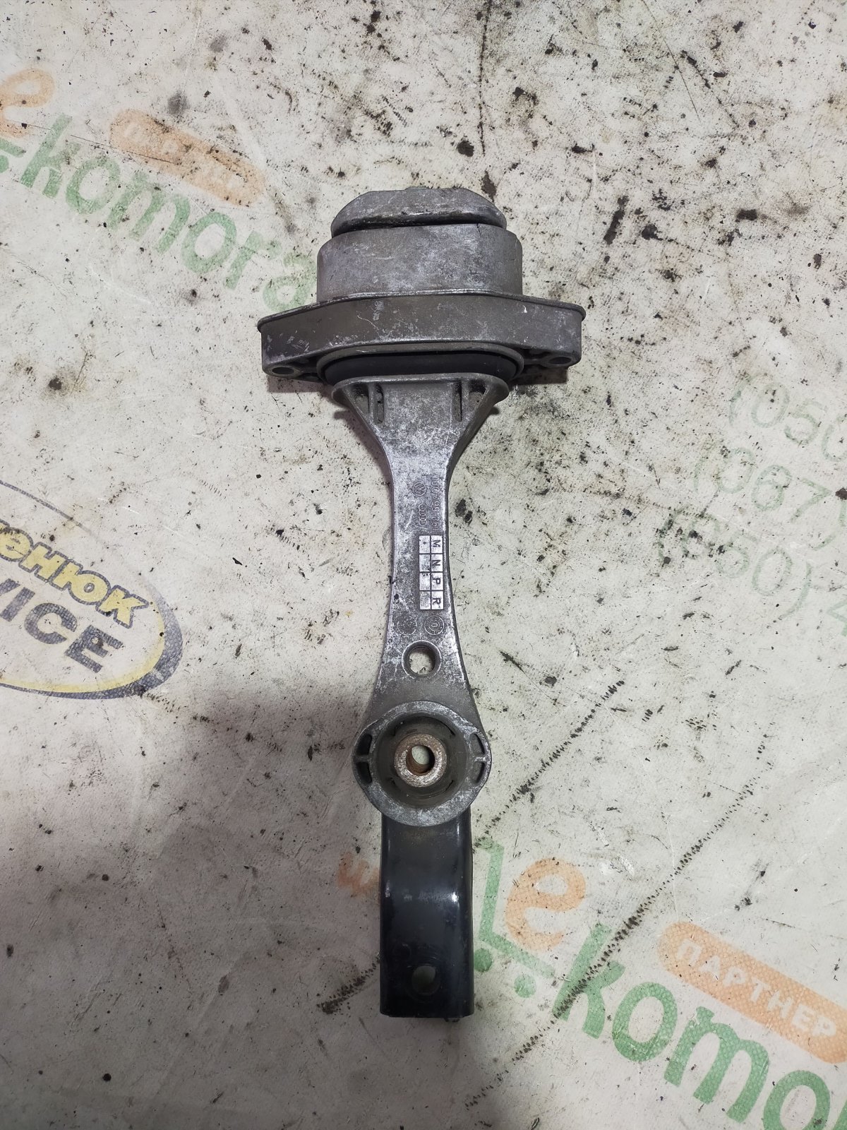 Кріплення двигуна задні leon audi w Volkswagen Golf IV (1997-2006) 1J0199851