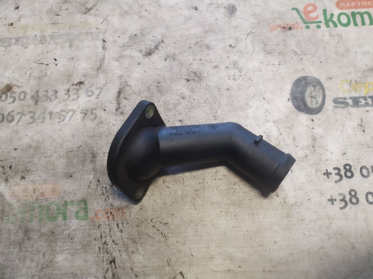 кришка корпусу термостата; кришка термостата Volkswagen Golf IV (1997-2006) 06A121121C