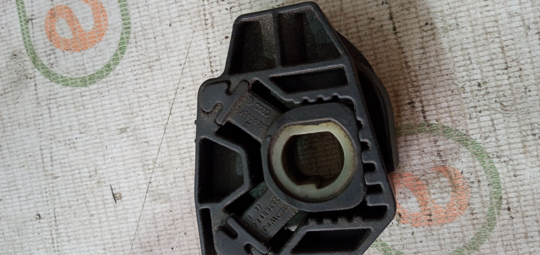 Кронштейн радіатора (верхній) Volkswagen Golf IV (1997-2006) 1J0806155E