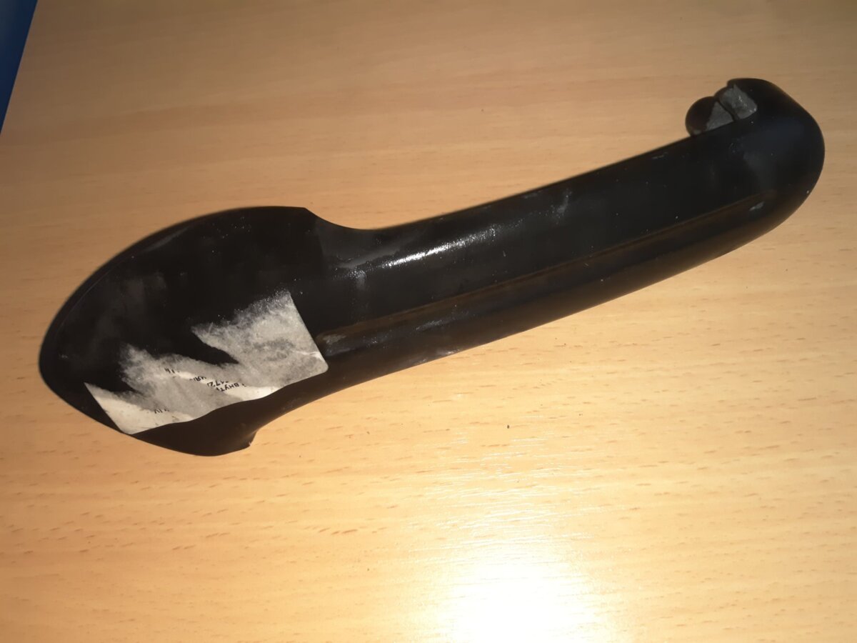 Накладка ручки передніх правих дверей vw golf iv Volkswagen Golf IV (1997-2006) 1J0867172A