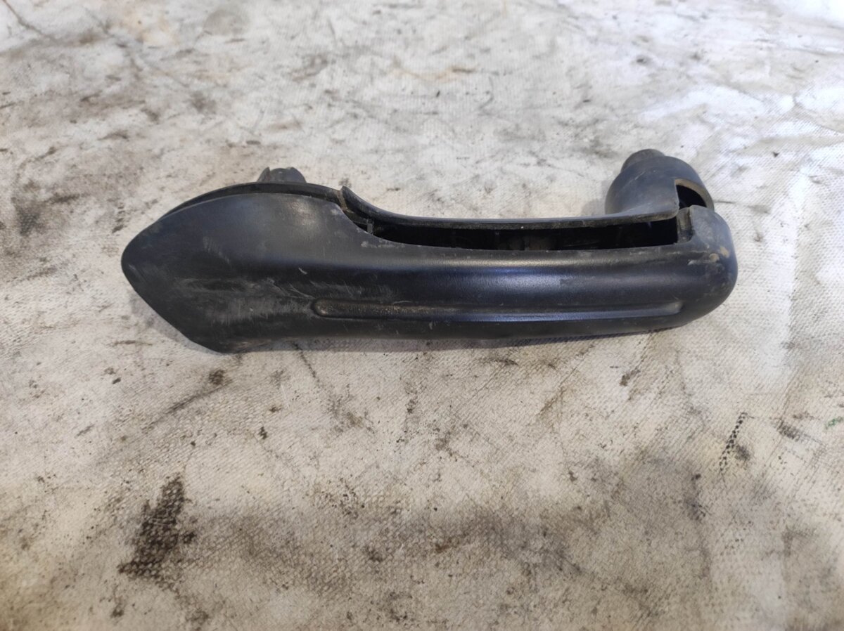 Накладка ручки передніх правих дверей vw golf iv Volkswagen Golf IV (1997-2006) 1J0867172A