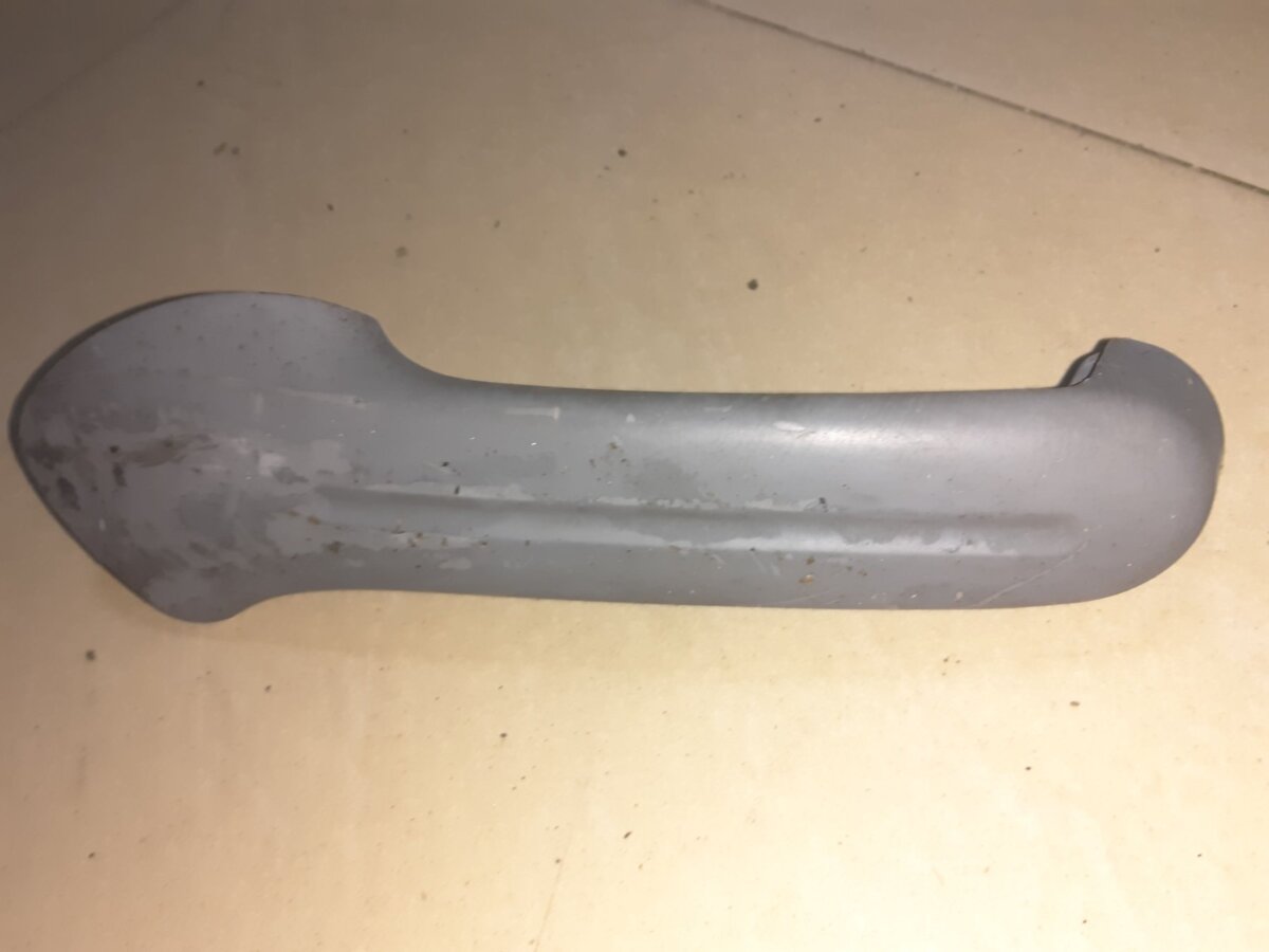 Накладка ручки передніх правих дверей vw golf iv Volkswagen Golf IV (1997-2006) 1J0867172A