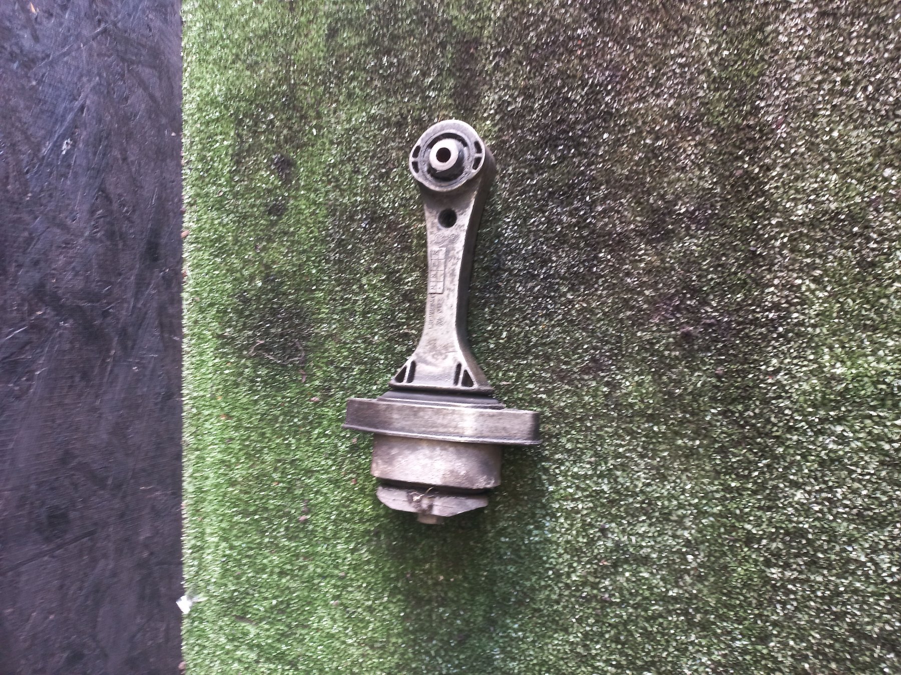 Опора двигуна Volkswagen Golf IV (1997-2006) 1J0199851