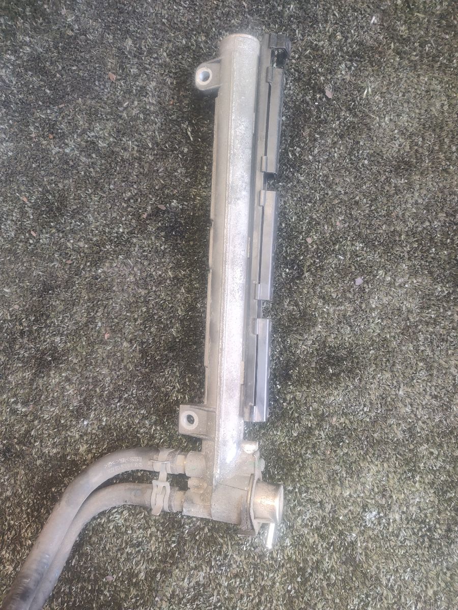 Паливна рампа 1.4 1.6 16v Volkswagen Golf IV (1997-2006) 036133319