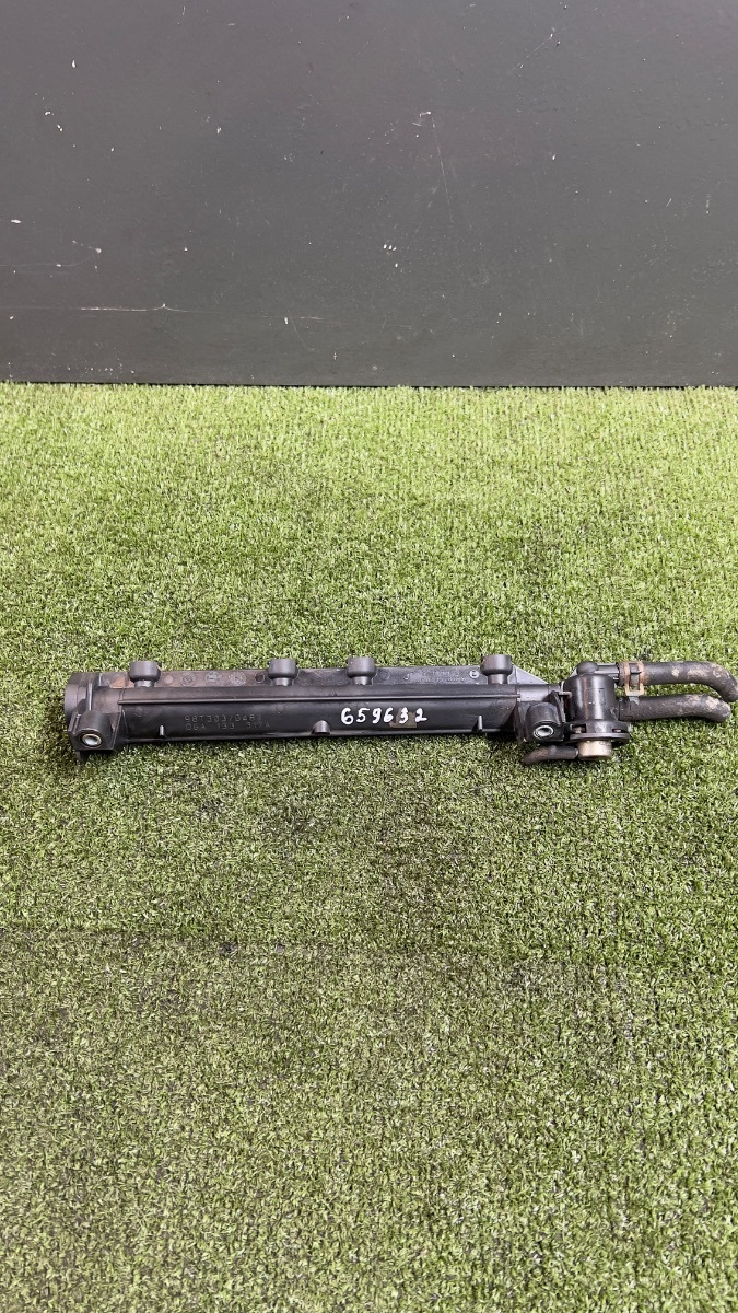 Паливна рампа 1.6 8V Volkswagen Golf IV (1997-2006) 06A133317A