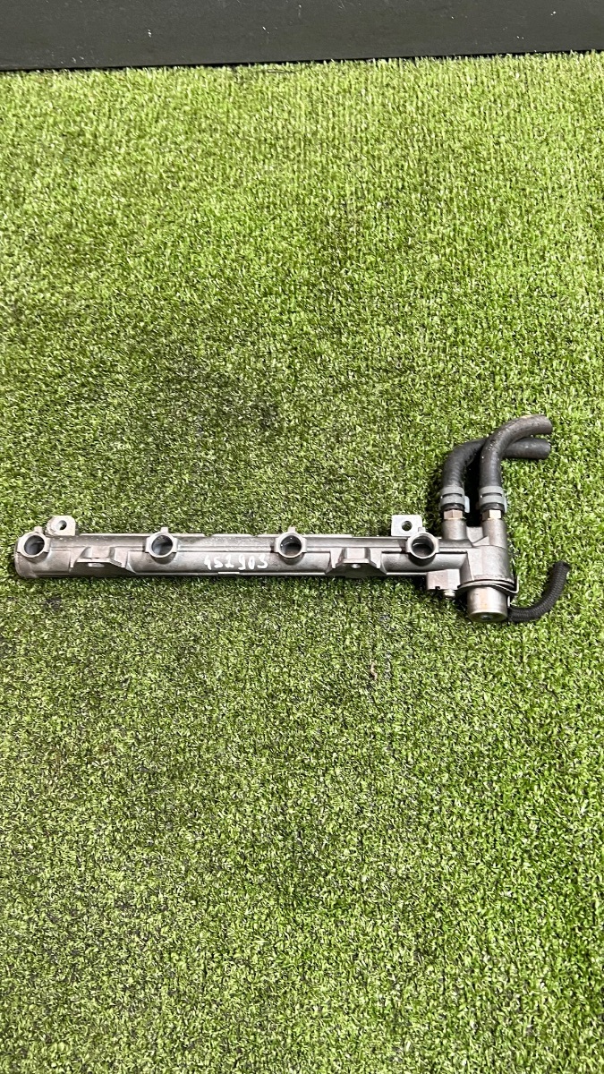 Паливна рампа Volkswagen Golf IV (1997-2006) 036133319