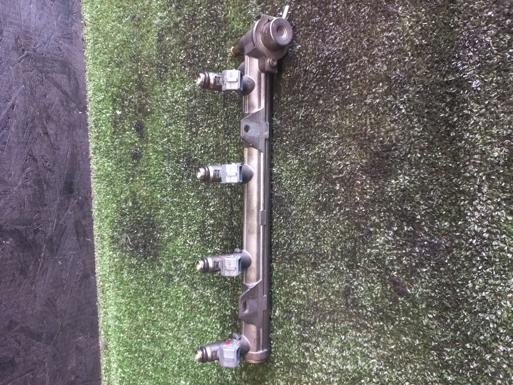 Паливна рампа Volkswagen Golf IV (1997-2006) 036133319B