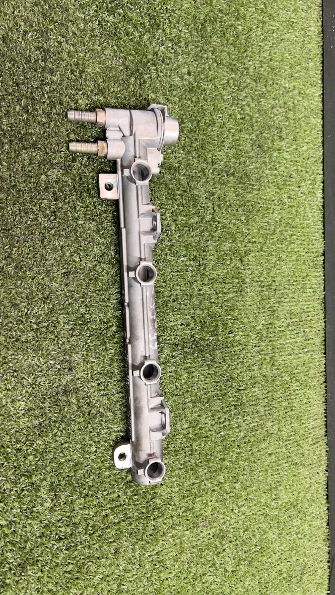 Паливна рейка Volkswagen Golf IV (1997-2006) 036133319AA