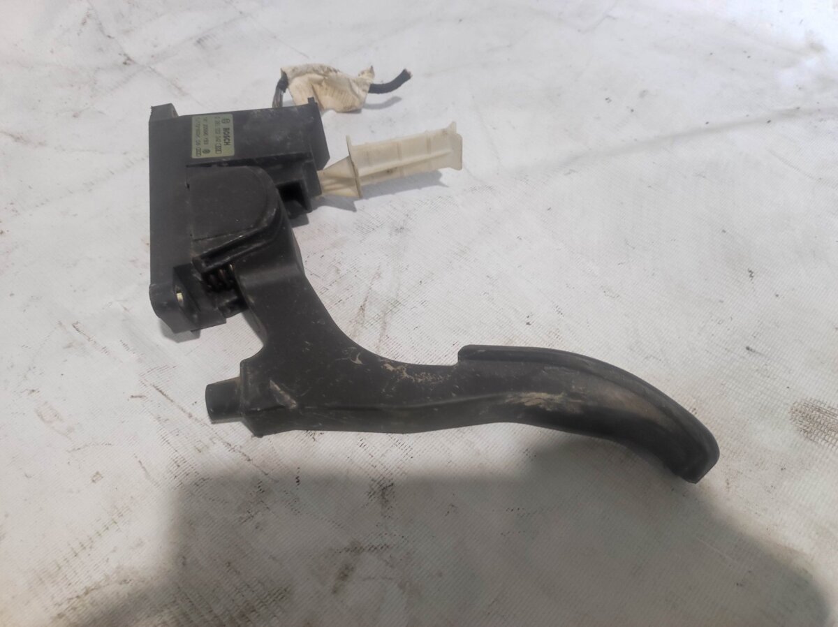 Потенціометр газу vw golf iv 1.9 sdi 1j1721503k Volkswagen Golf IV (1997-2006) 1J1721503K