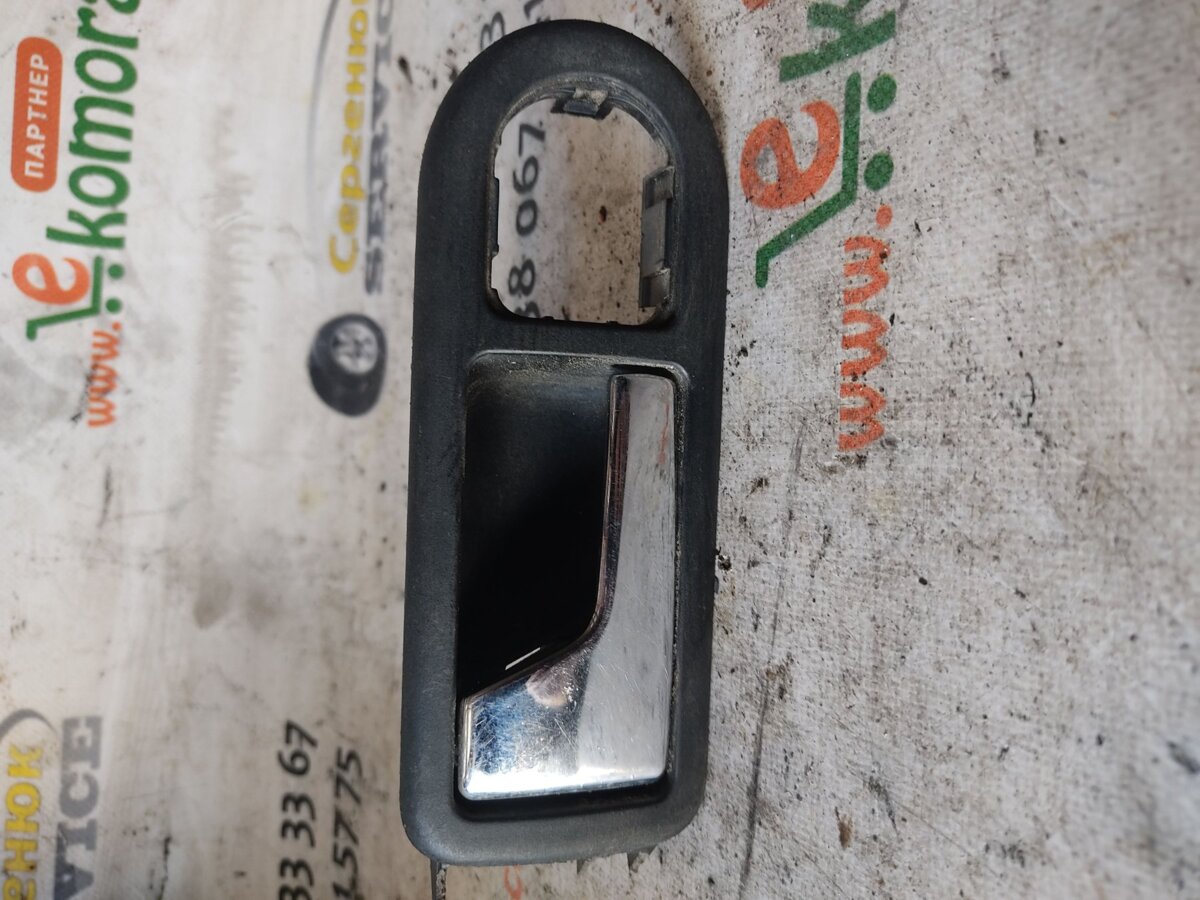 ручка передніх дверей внутрішня, ліва; ручка передньої двері внутрішня ліва Volkswagen Golf IV (1997-2006) 3B1837113L