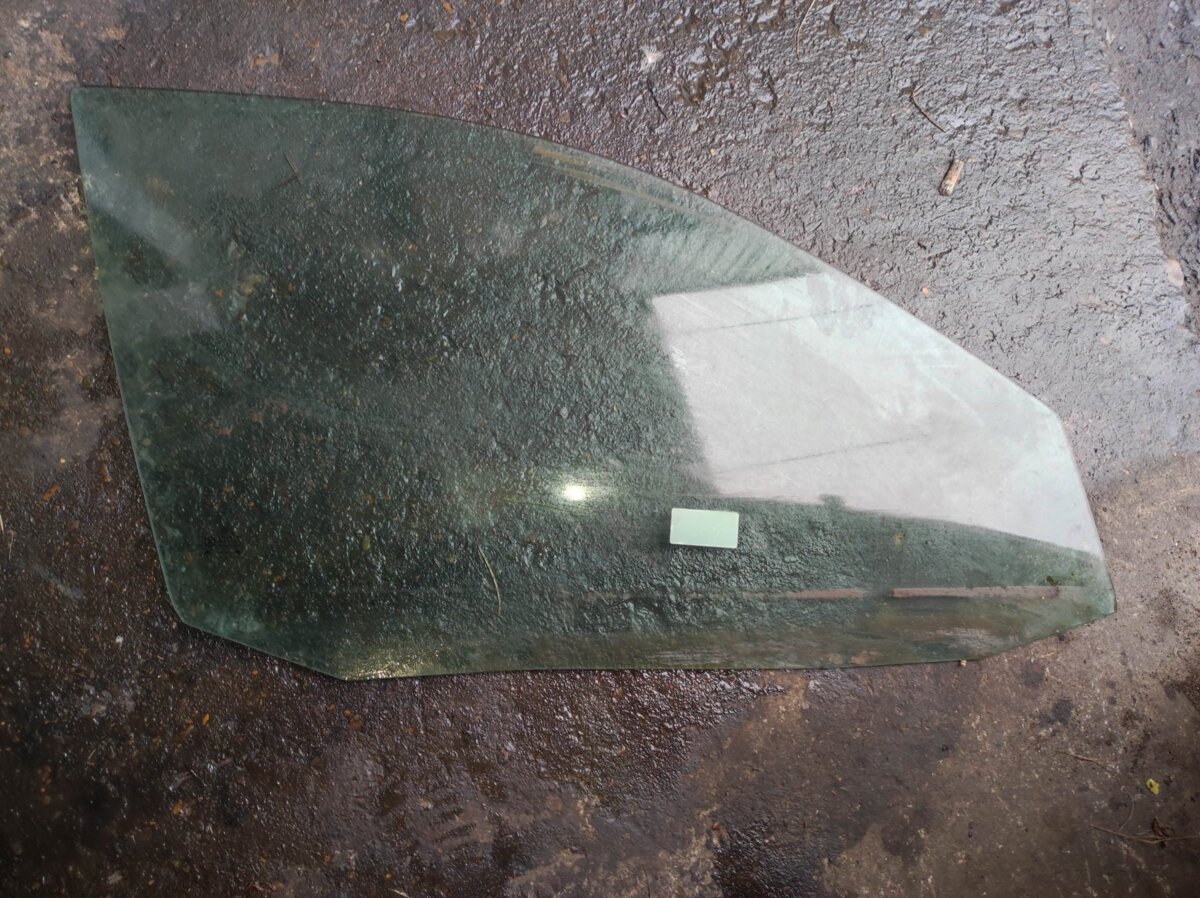 скло пасажирських дверей; скло передніх дверей, правих; скло передньої правої двері; скло передніх дверей, правою Volkswagen Golf IV (1997-2006) 1J4845202F