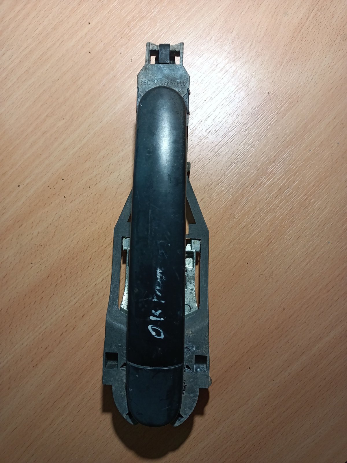 тримач зовнішньої ручки дверей, передньої правої Volkswagen Golf IV (1997-2006) 3B0837886