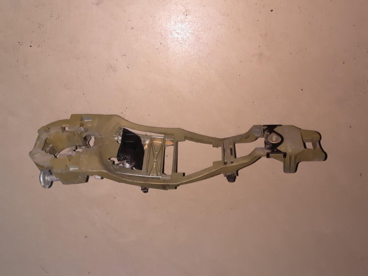 тримач зовнішньої ручки дверей,  Volkswagen Golf IV (1997-2006) 3B0837885