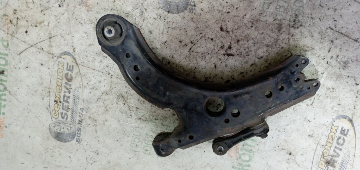 важіль передньої підвіски нижній, лівий/правий; стійки і важелі підвіски Volkswagen Golf IV (1997-2006) 1J0407151A