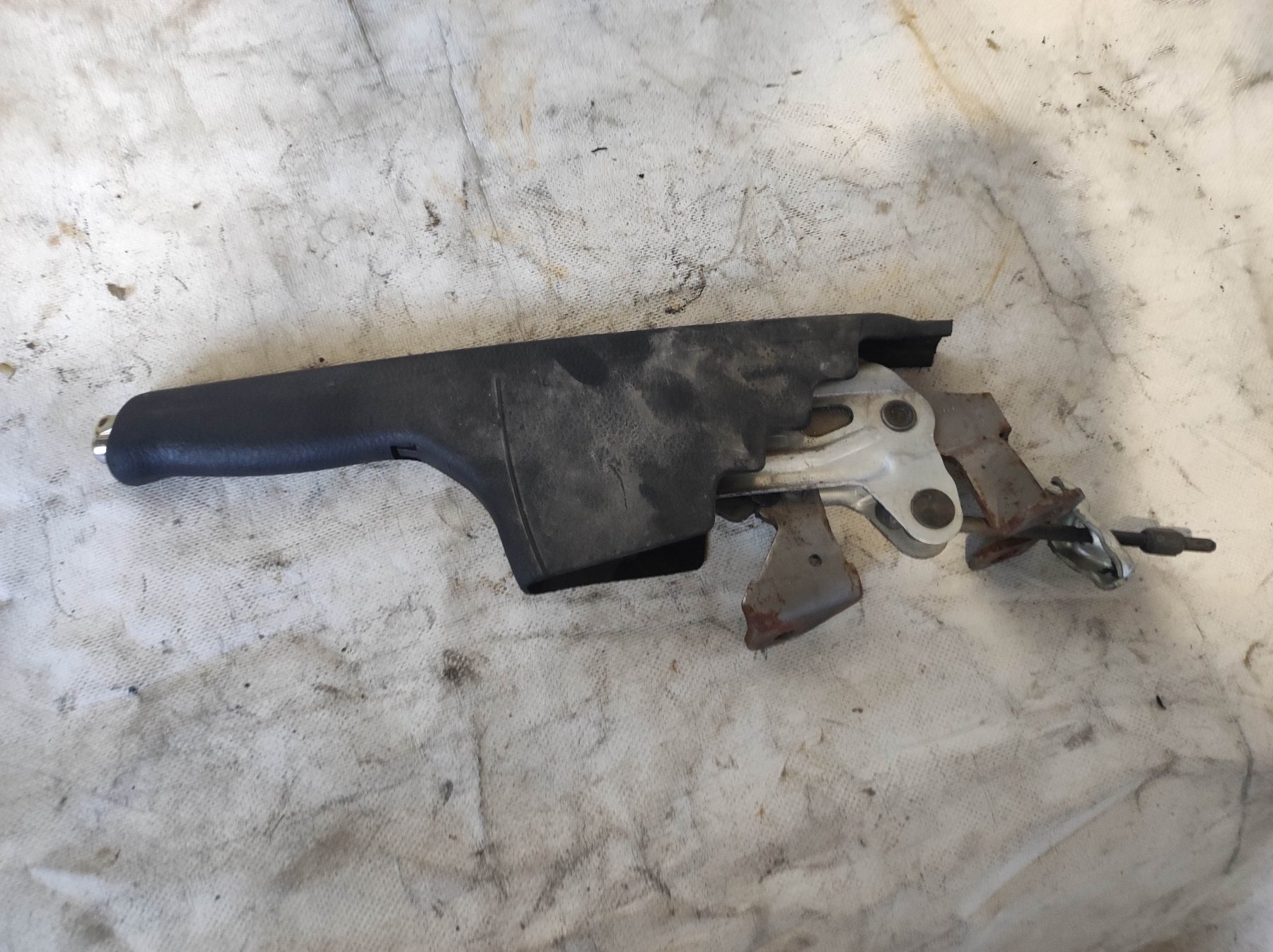 важіль ручника; важіль ручного гальма; привід гальма стоянки (управління ручним гальмом; Ручник) Volkswagen Golf IV (1997-2006) 1J0711303AA