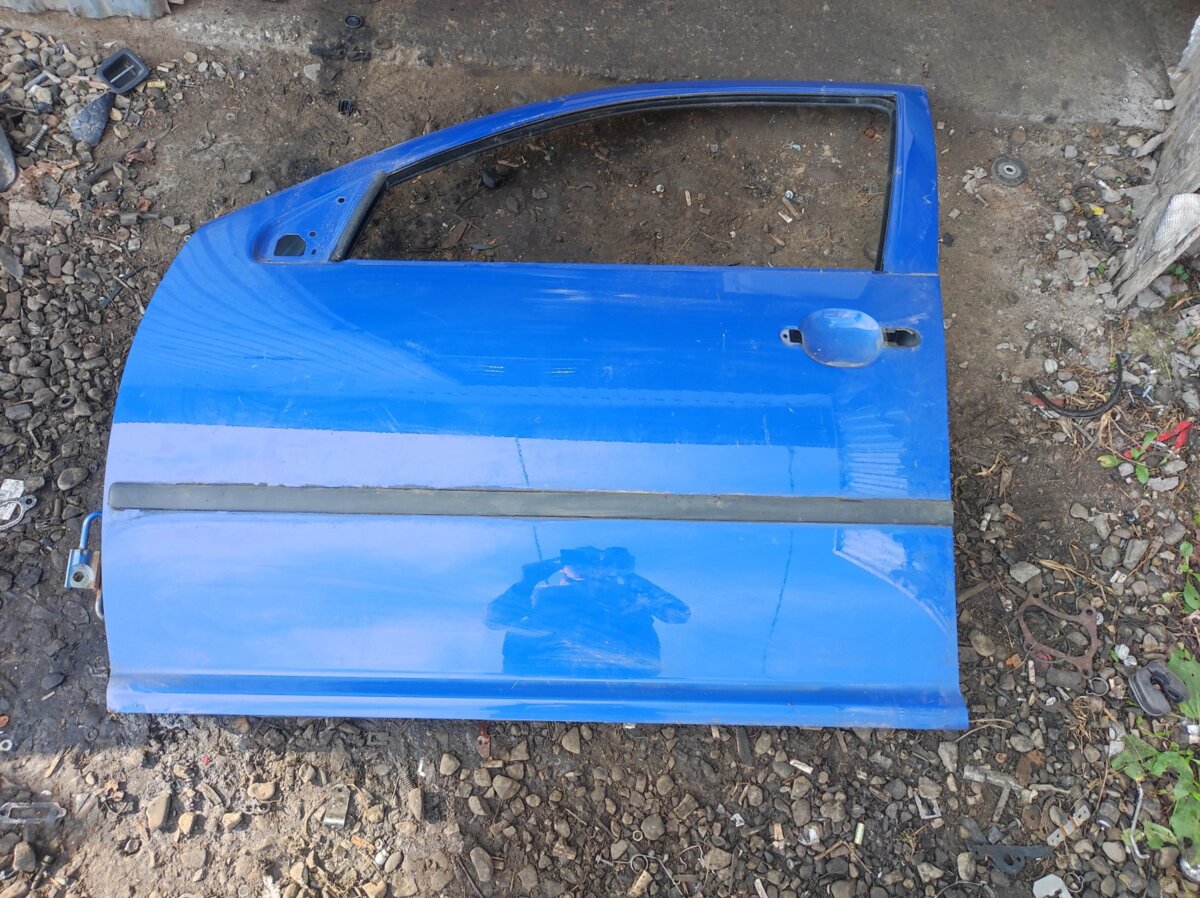 водійські двері; двері кабіни; двері передні, ліві Volkswagen Golf IV (1997-2006) 1J4831055H
